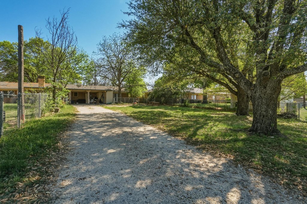 1306 Westhill Lane Property Photo 32
