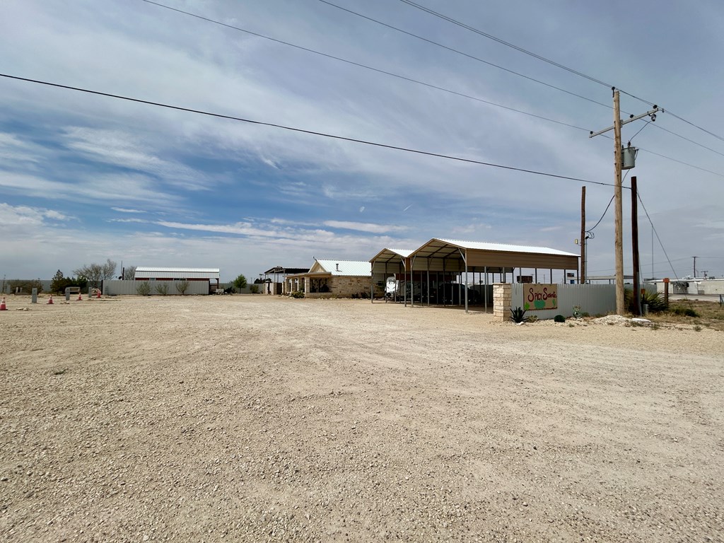 875 N Ellyson Blvd. Property Photo 3