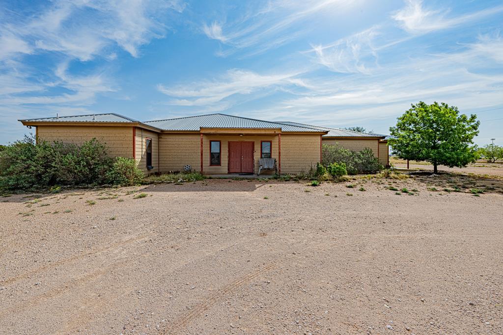 1915 S County Rd 1083 Property Photo 1