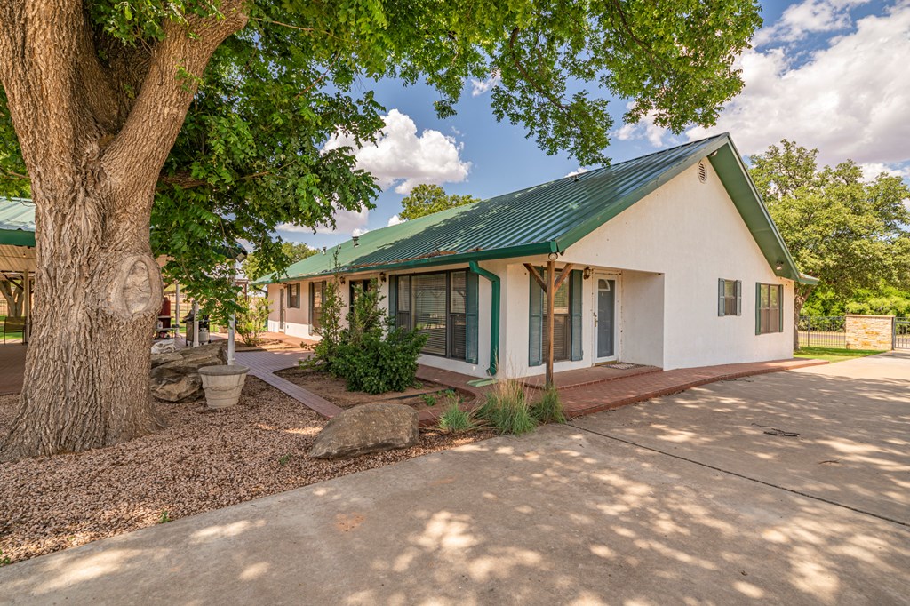 2459 County Rd 1105 Property Photo 45