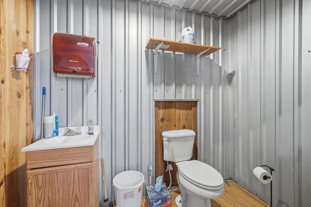 112 Santa Anna St Property Photo 13