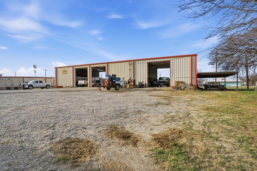112 Santa Anna St Property Photo 28