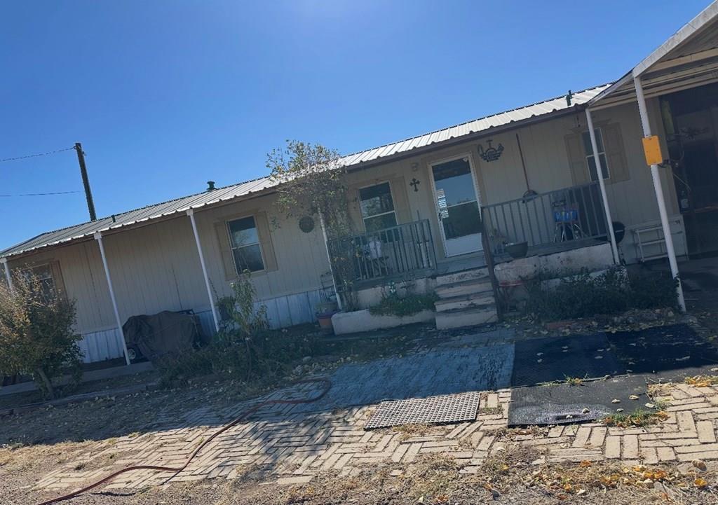 1801 W Ave E Property Photo 1