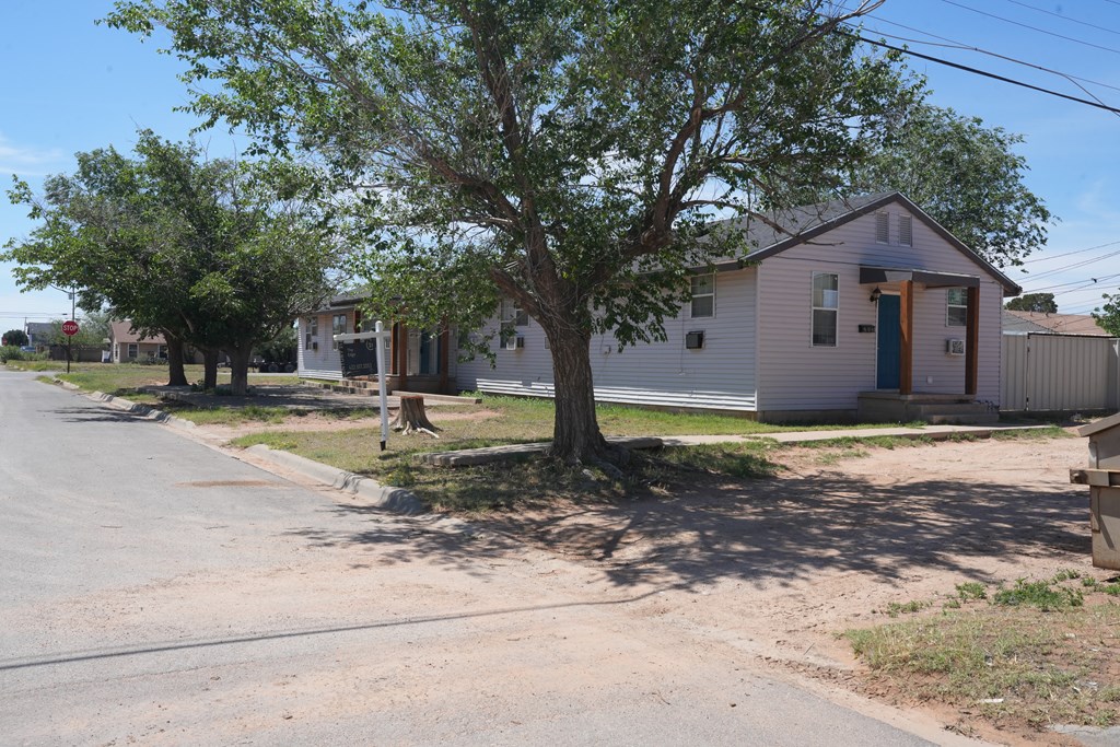 2400 College Ave Property Photo 3