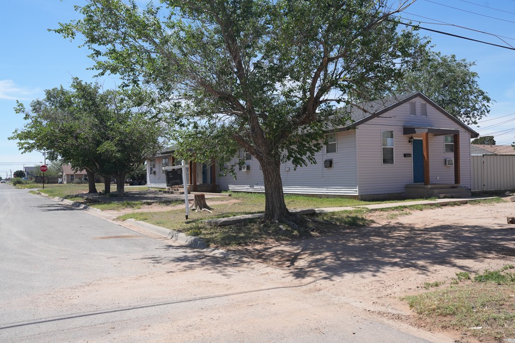 2400 College Ave Property Photo 4