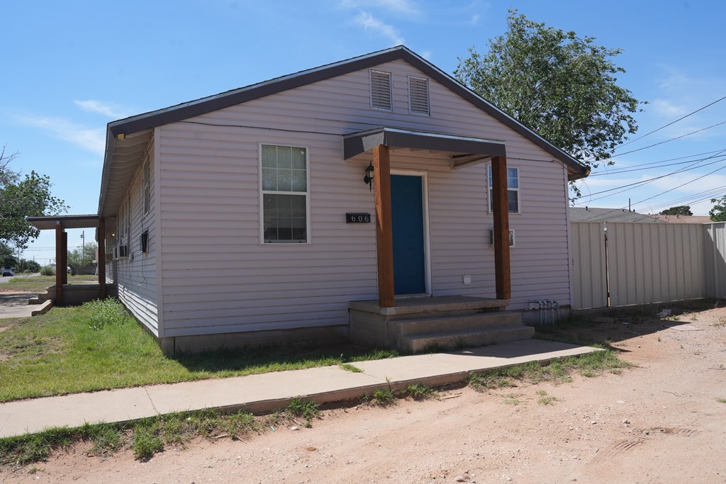 2400 College Ave Property Photo 10