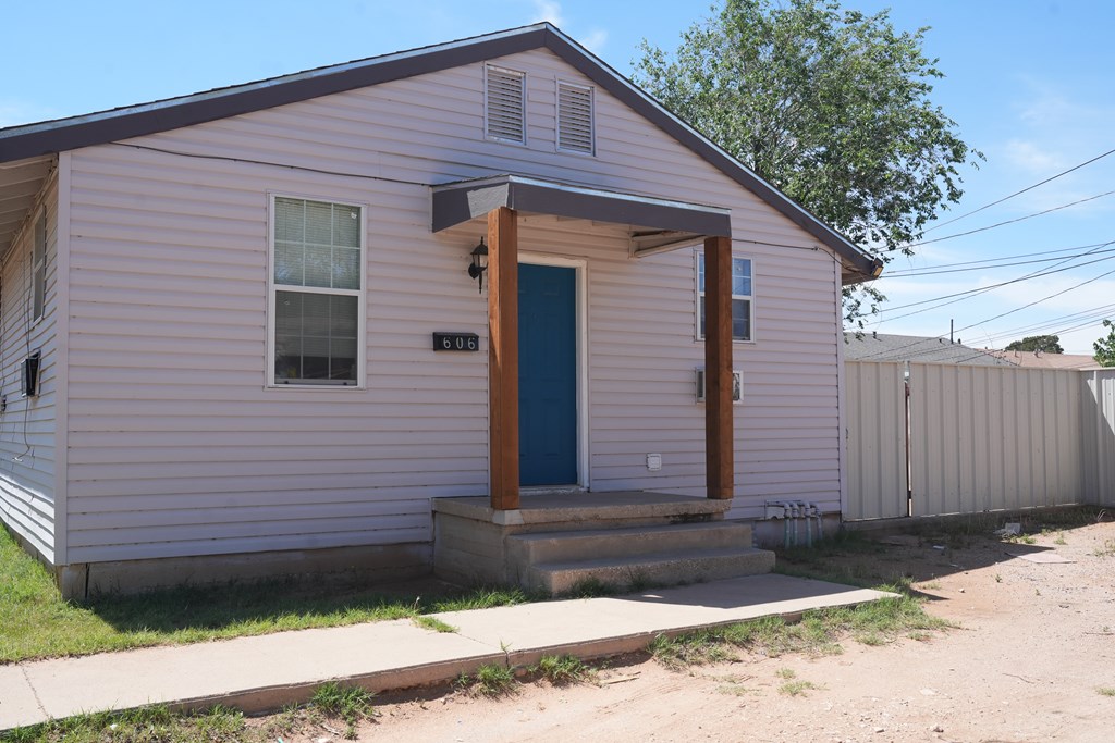 2400 College Ave Property Photo 11