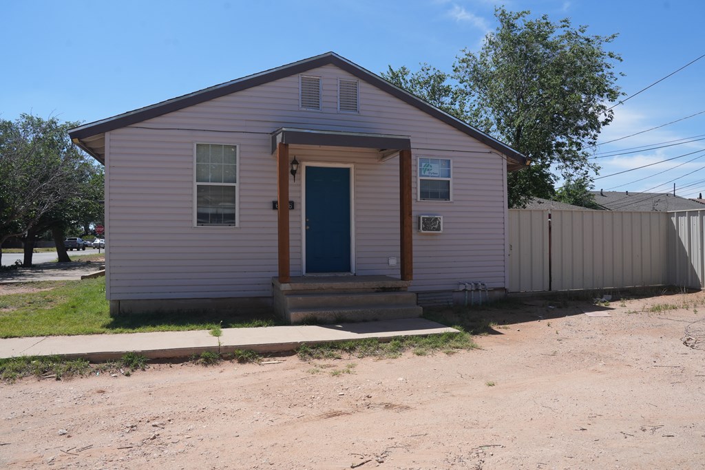 2400 College Ave Property Photo 12