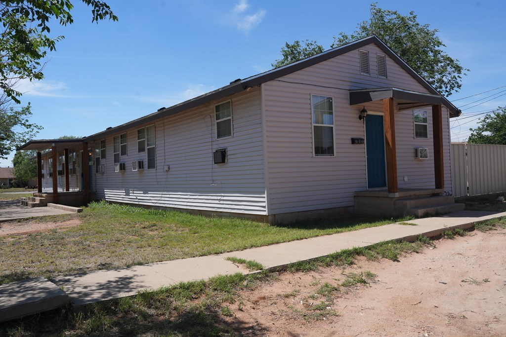 2400 College Ave Property Photo 13