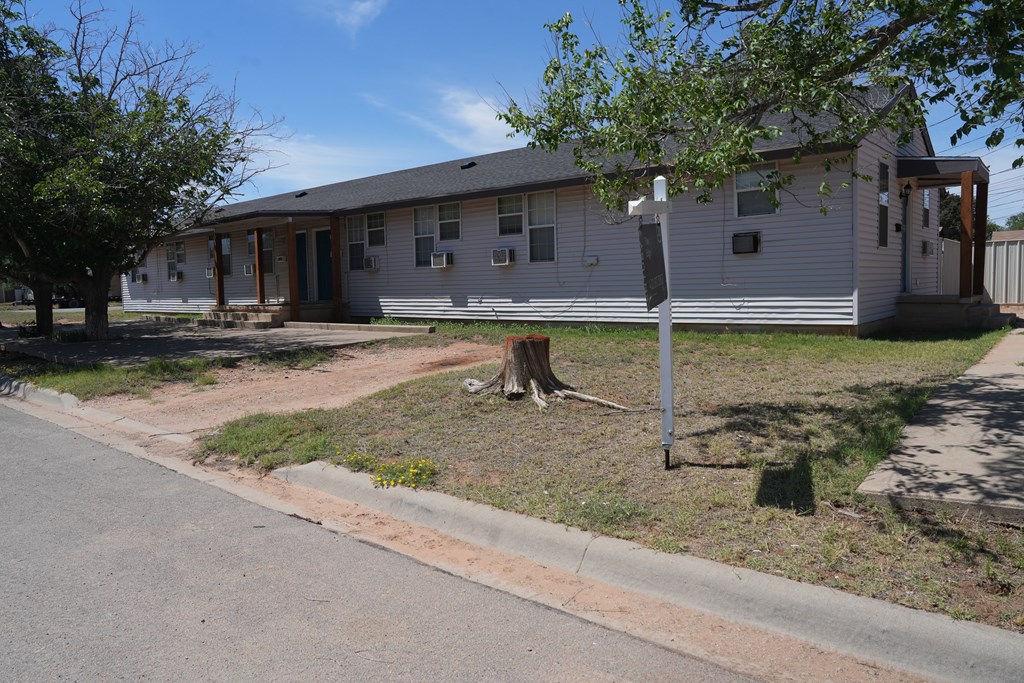 2400 College Ave Property Photo 14