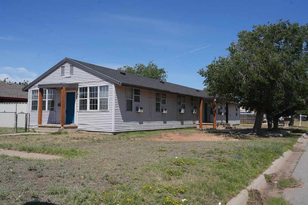 2400 College Ave Property Photo 16