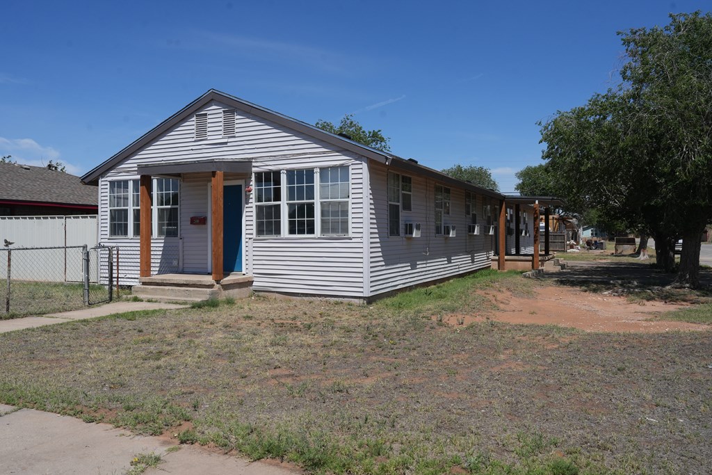 2400 College Ave Property Photo 17