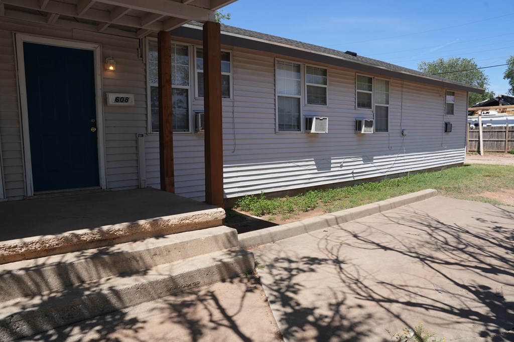 2400 College Ave Property Photo 18