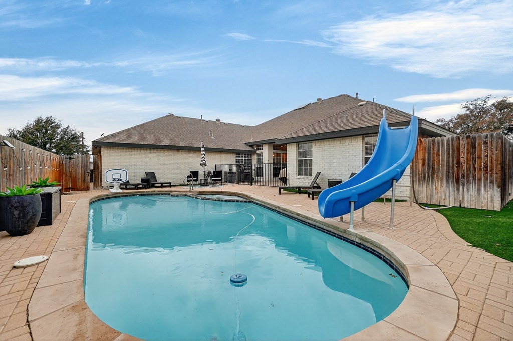 5329 Ridgefield Court Property Photo 10