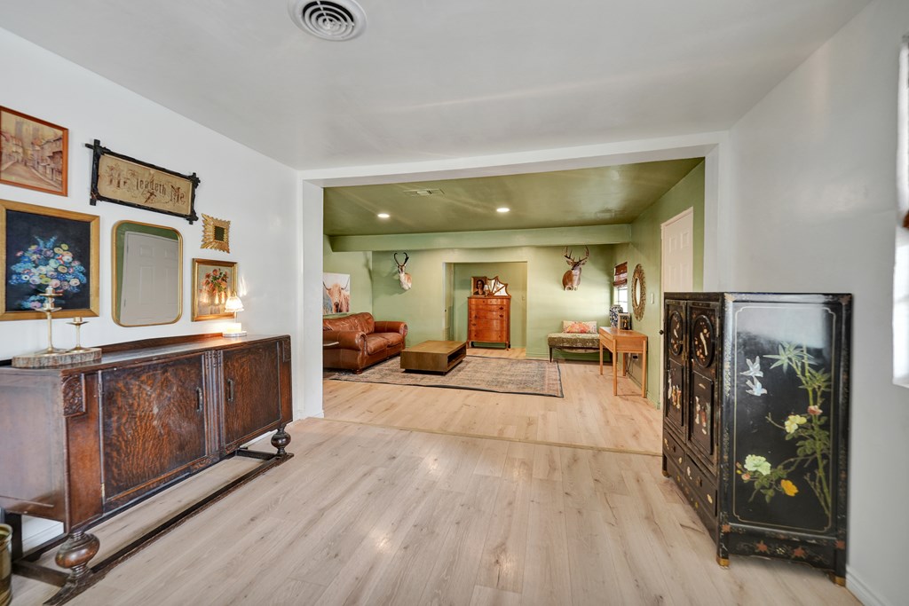 5512 Oriole Dr Property Photo 3