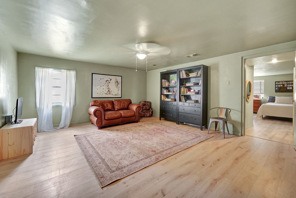 5512 Oriole Dr Property Photo 9