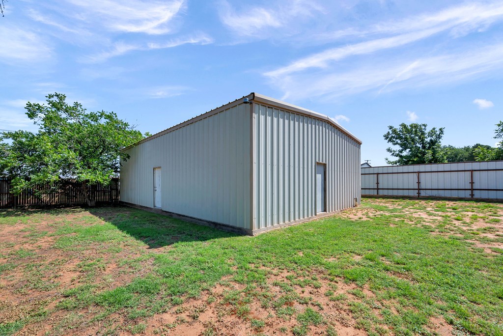10803 E County Rd 104 Property Photo 28