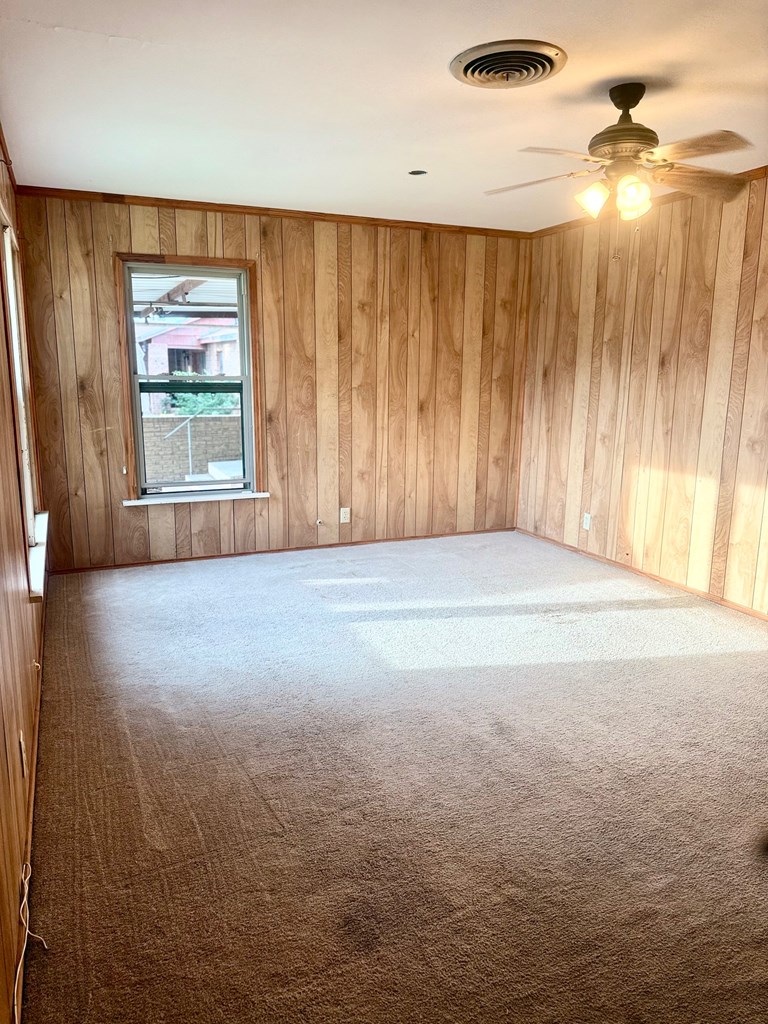 802 N California Ave Property Photo 3