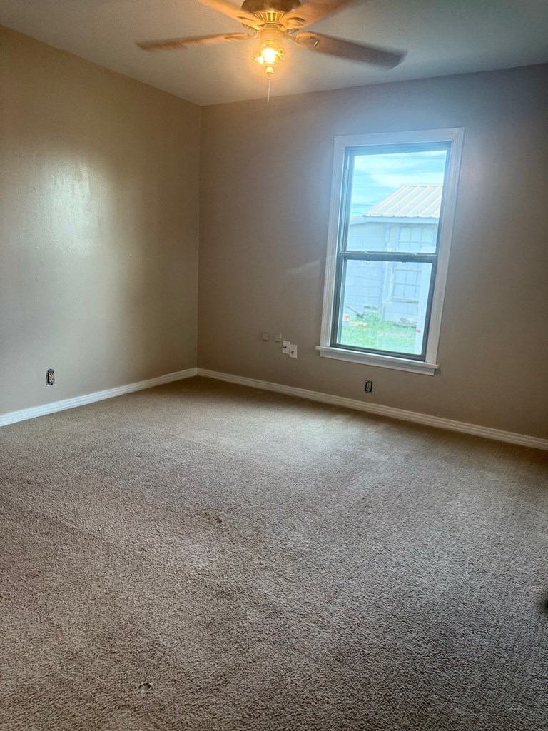 802 N California Ave Property Photo 11