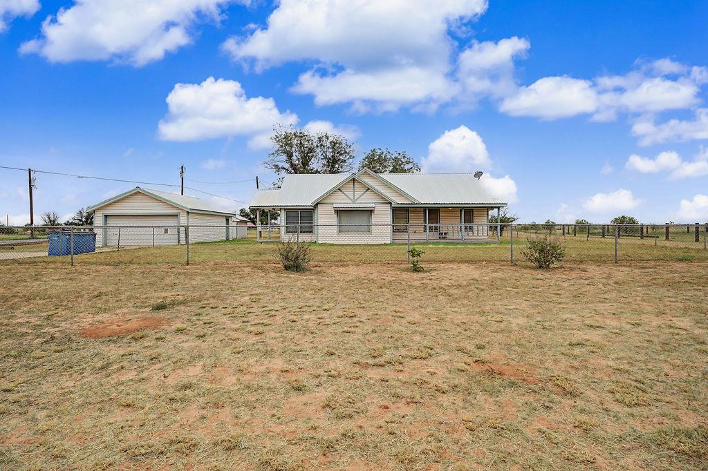 102 N Moss Lake Rd Property Photo 1