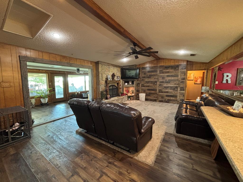 3706 Fm 1607 Property Photo 7