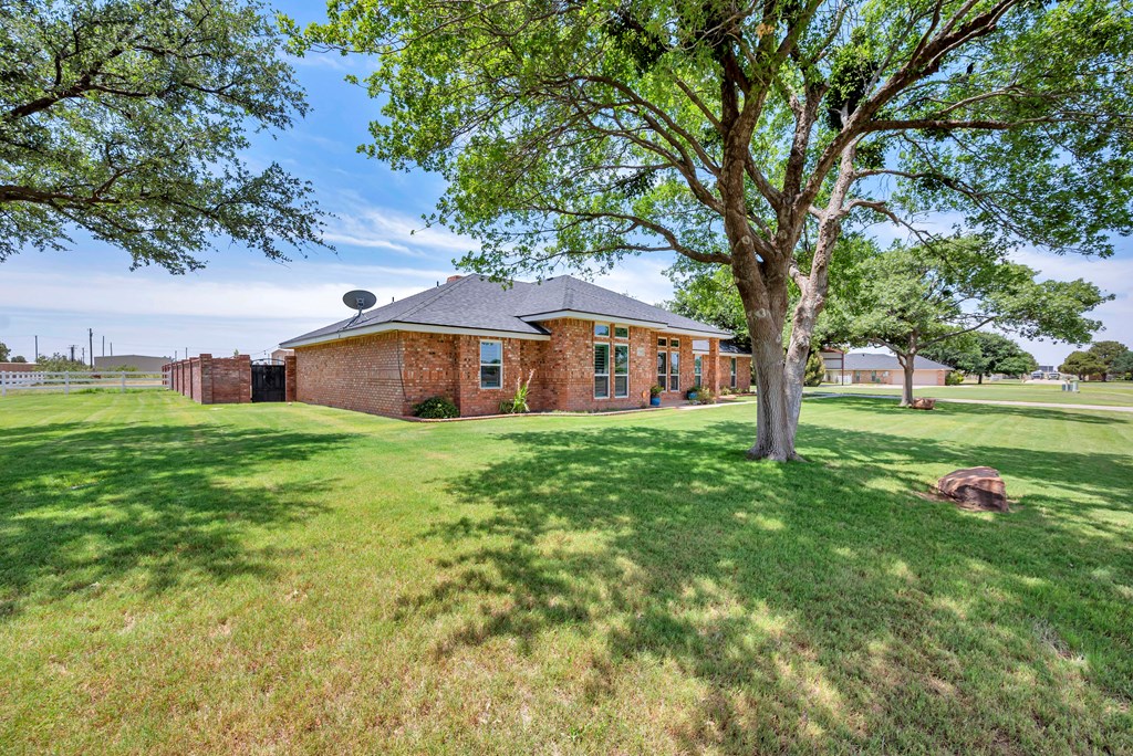 5708 E County Rd 98 Property Photo 4