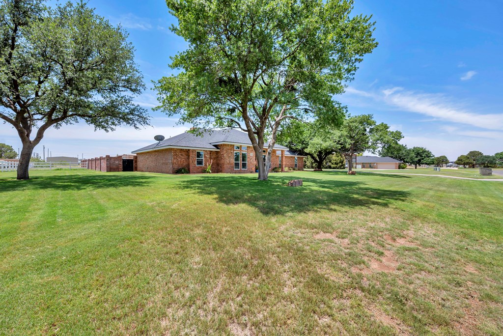 5708 E County Rd 98 Property Photo 5