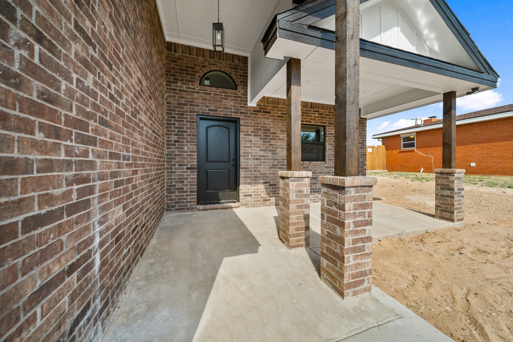 2219 Lynn Dr Property Photo 4