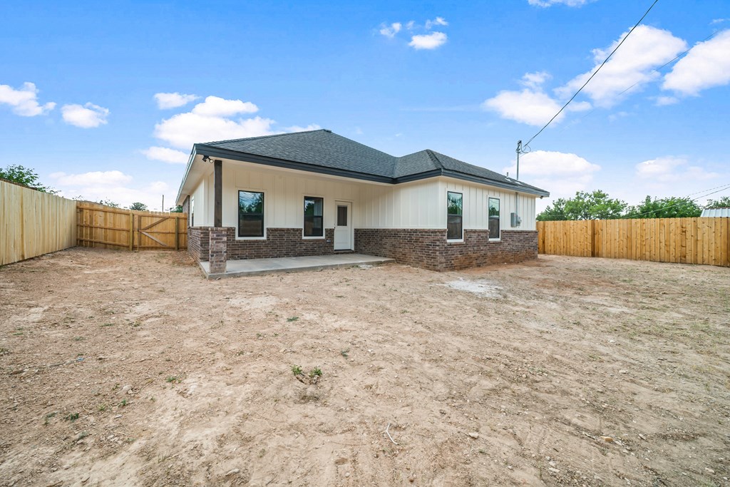 2219 Lynn Dr Property Photo 24