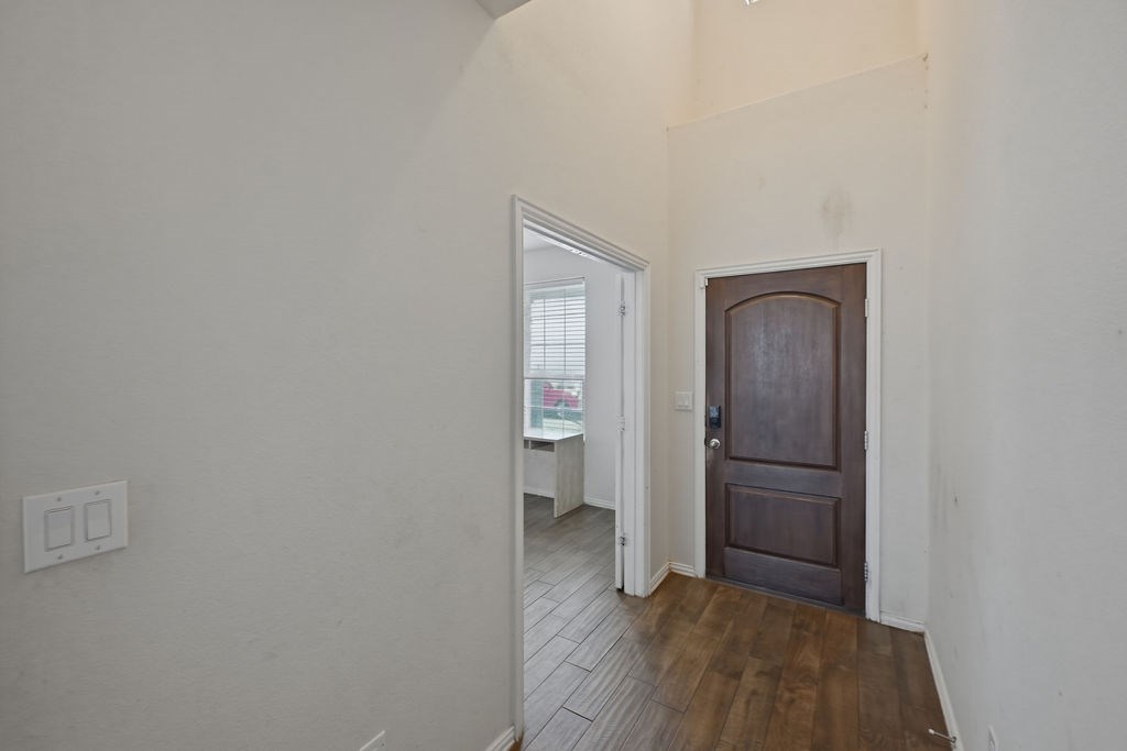 1719 Twin Falls Dr Property Photo 4