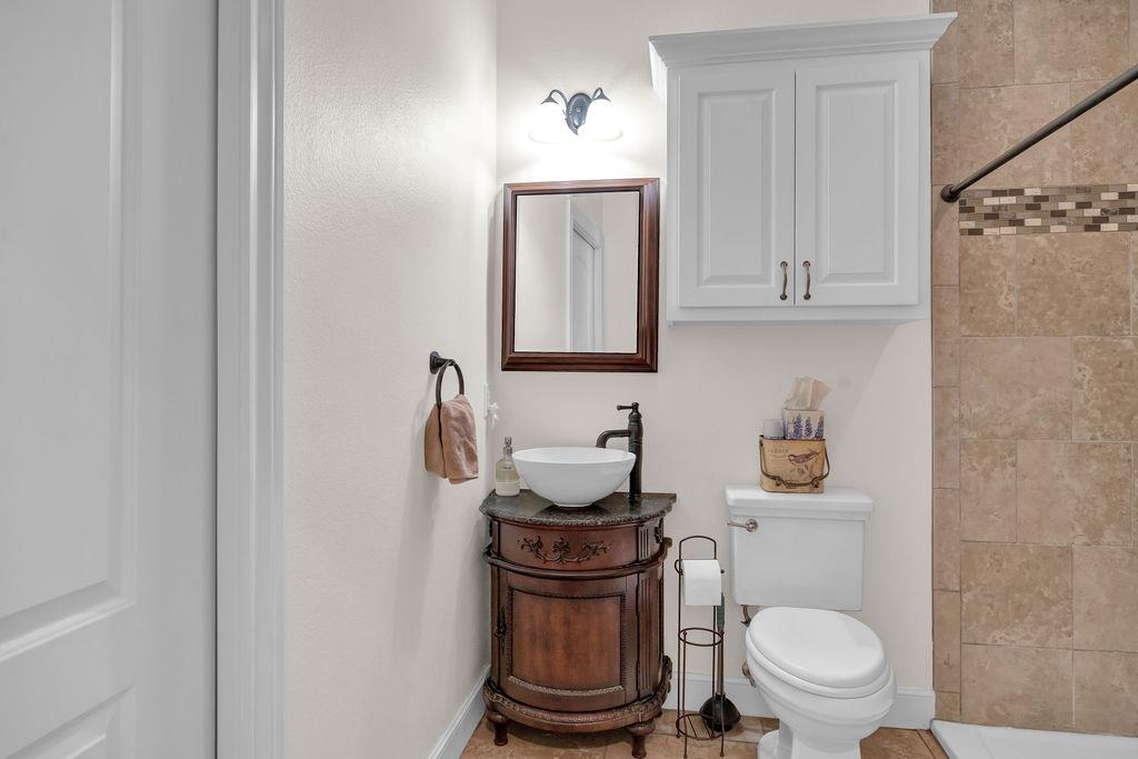 218 Echols St Property Photo 8
