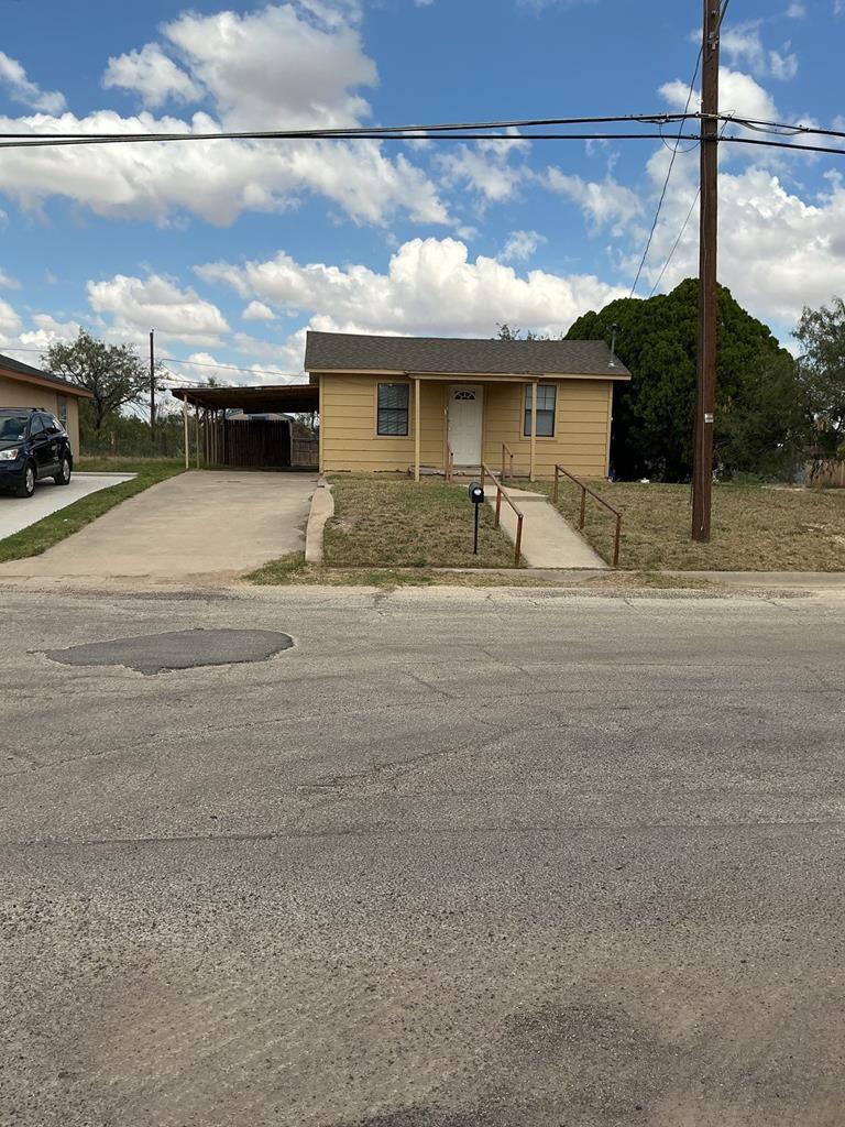 811 E 16th St Property Photo 1