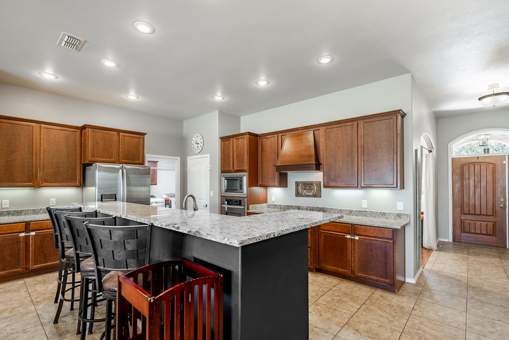 614 Dimaggio Ct Property Photo 8