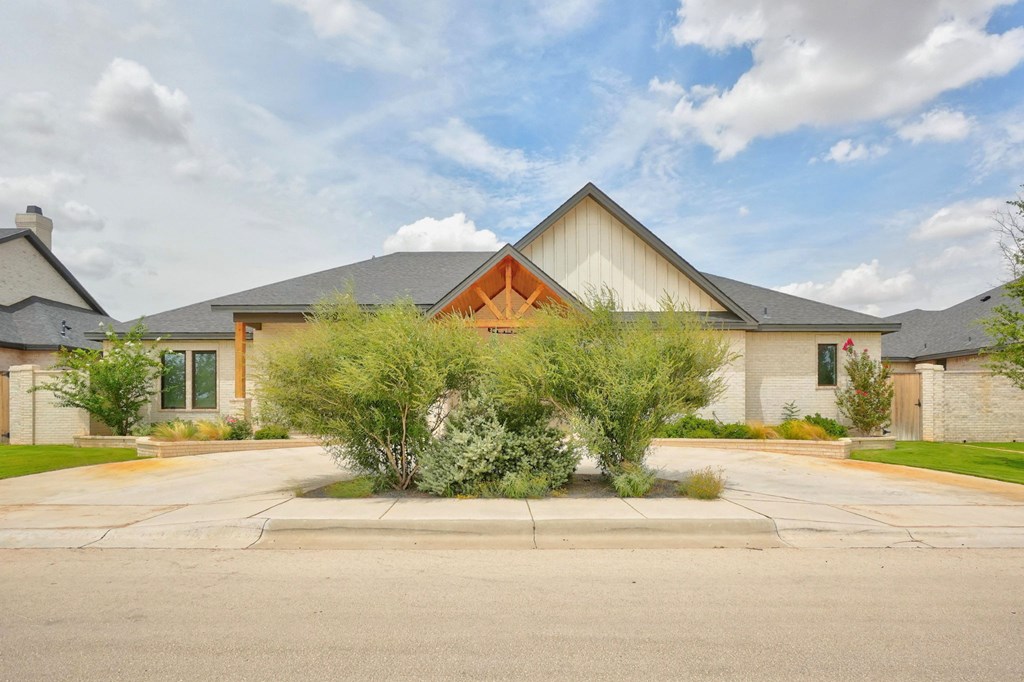 5012 Riverside Property Photo 2