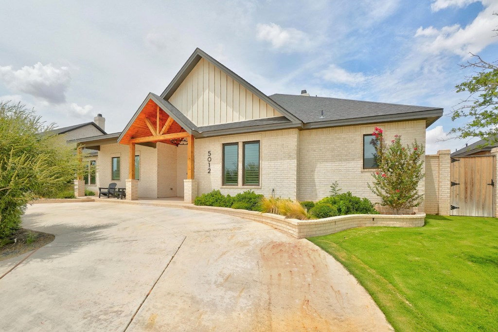 5012 Riverside Property Photo 3