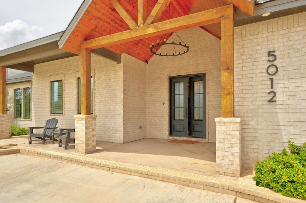 5012 Riverside Property Photo 4