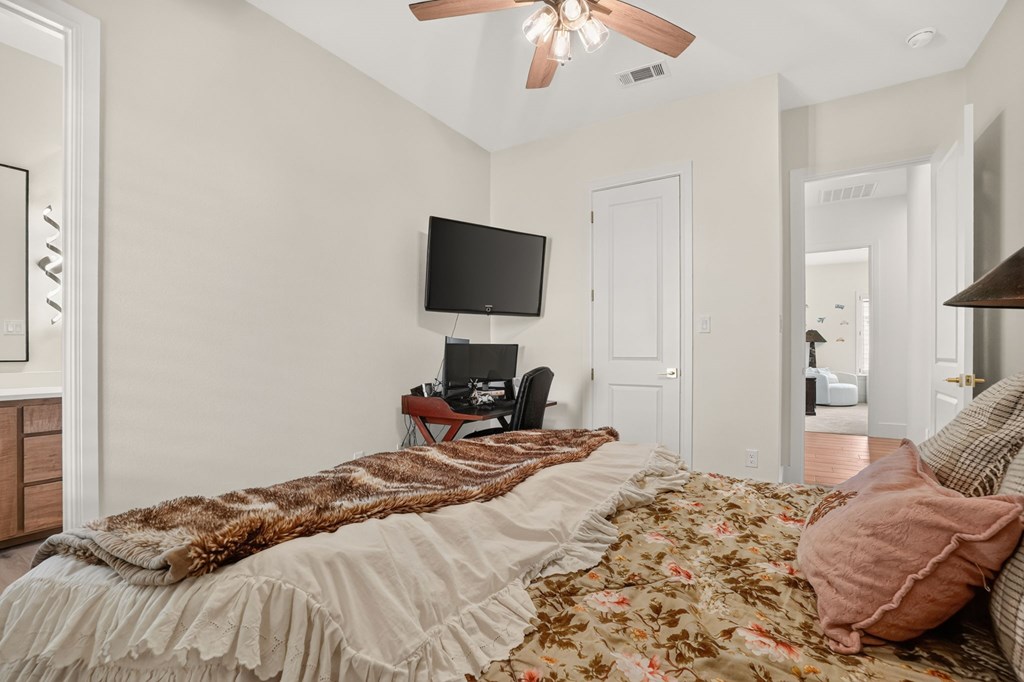 5012 Riverside Property Photo 36
