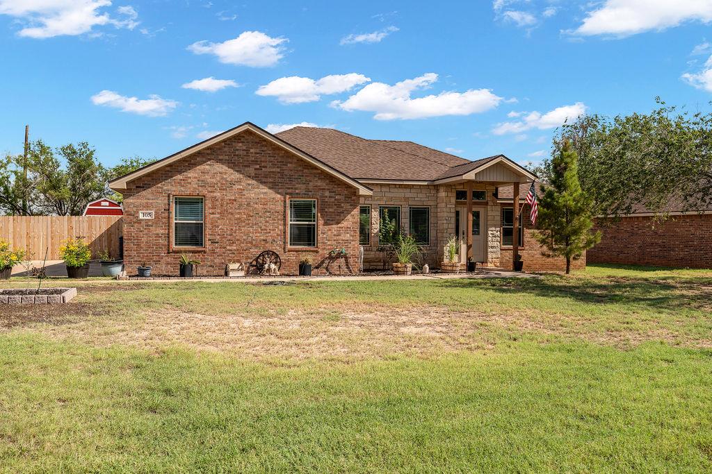 105 Echols Dr Property Photo 1