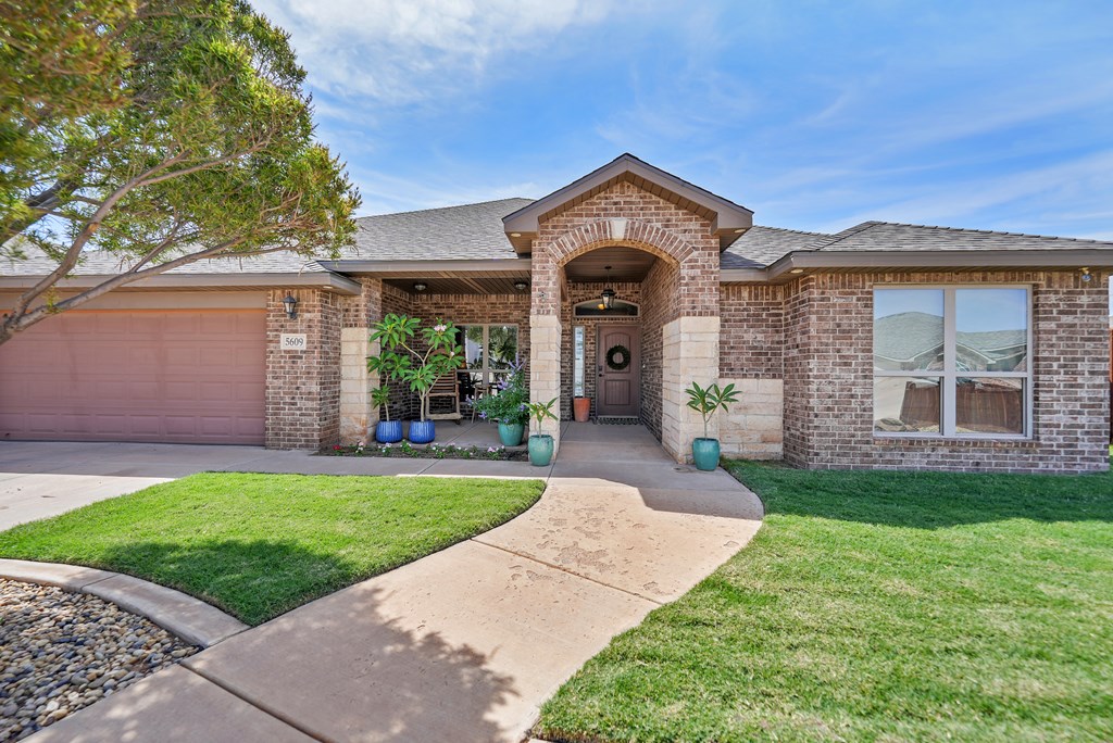 5609 Champions Dr Property Photo 3