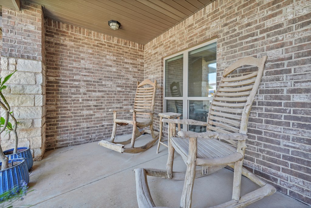 5609 Champions Dr Property Photo 6