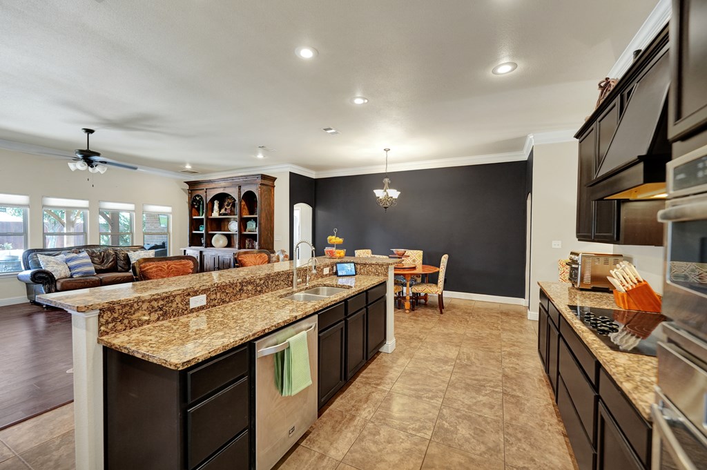 5609 Champions Dr Property Photo 23