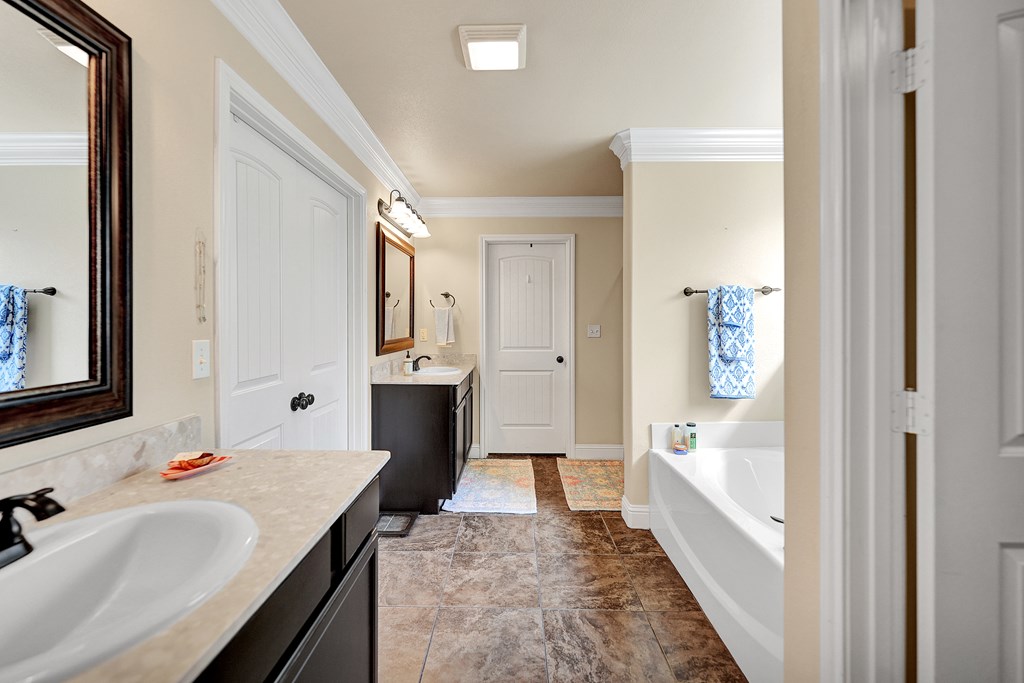 5609 Champions Dr Property Photo 37