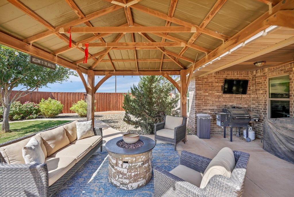 5609 Champions Dr Property Photo 43