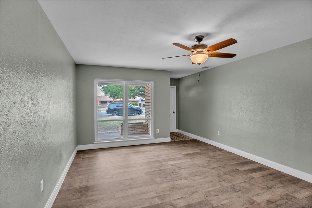 1714 Purdue Ave Property Photo 2