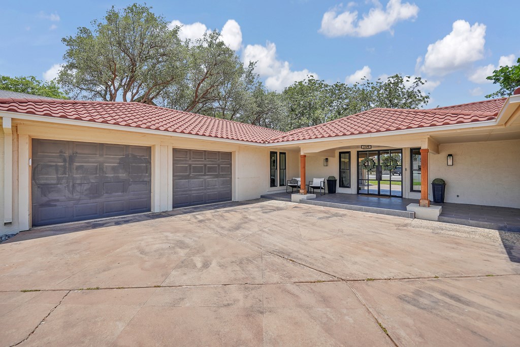 4502 Teakwood Trace Property Photo 3