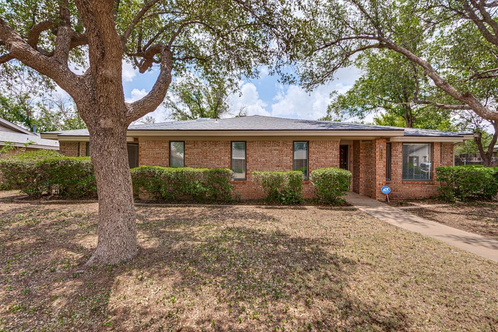 2907 Emerson Place Property Photo 1
