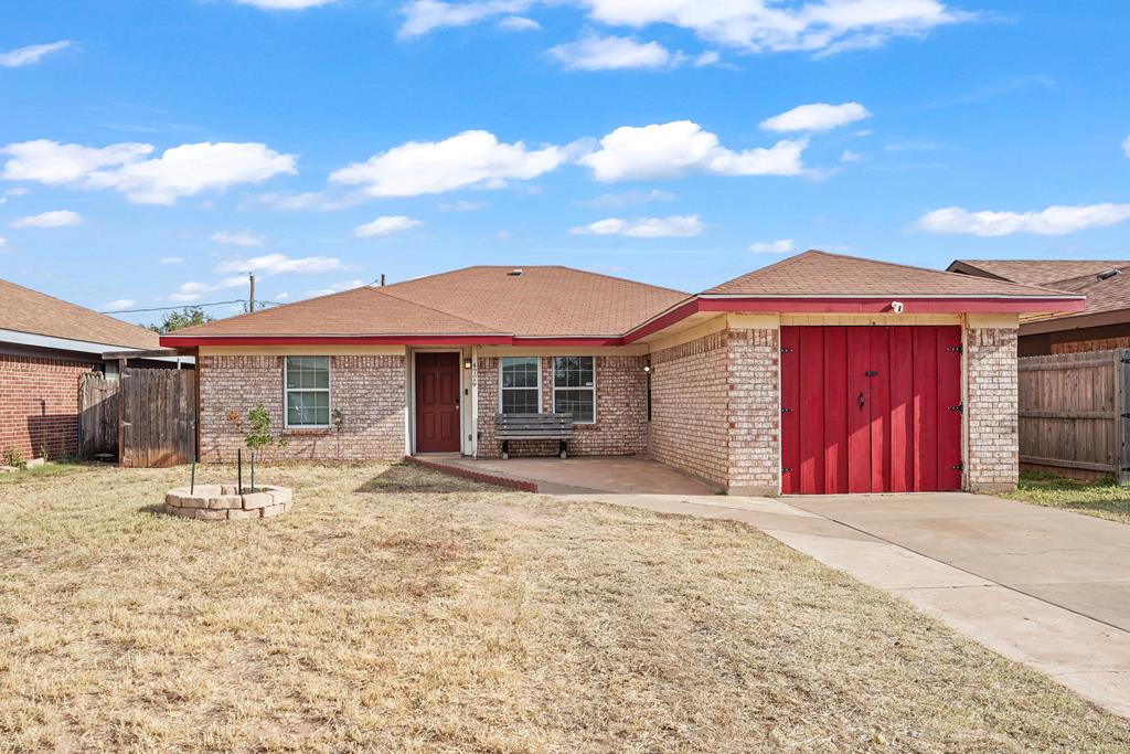 4729 Country Club Dr Property Photo 1