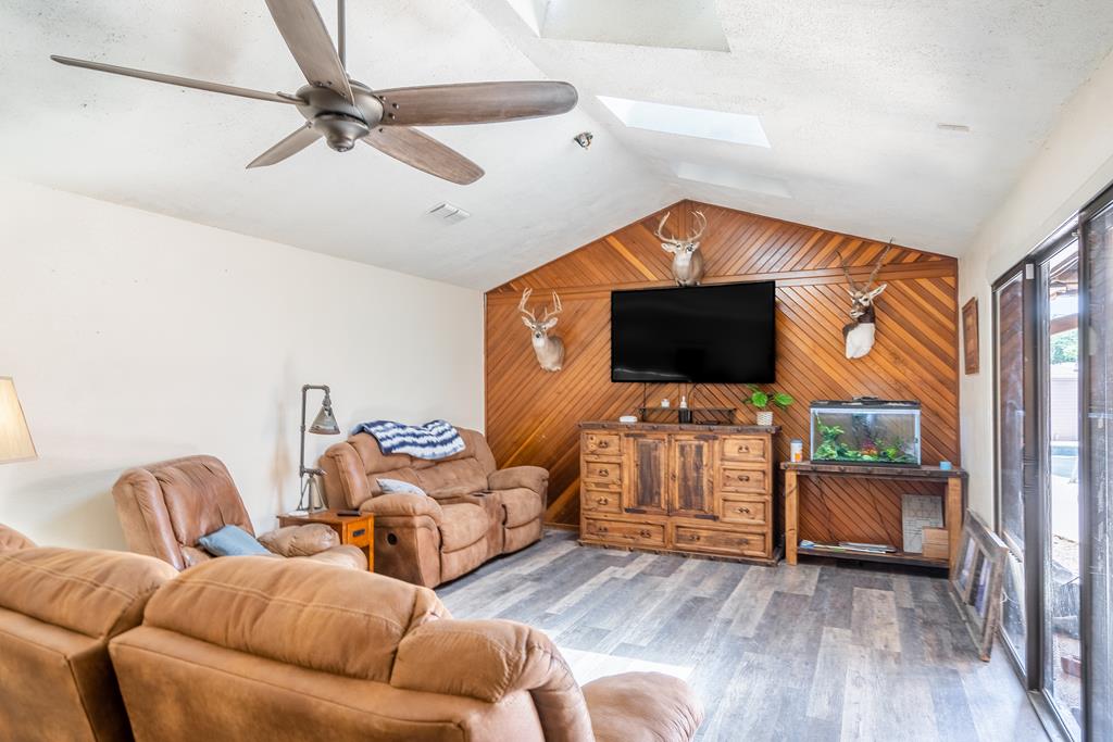4306 Valley Dr Property Photo 8