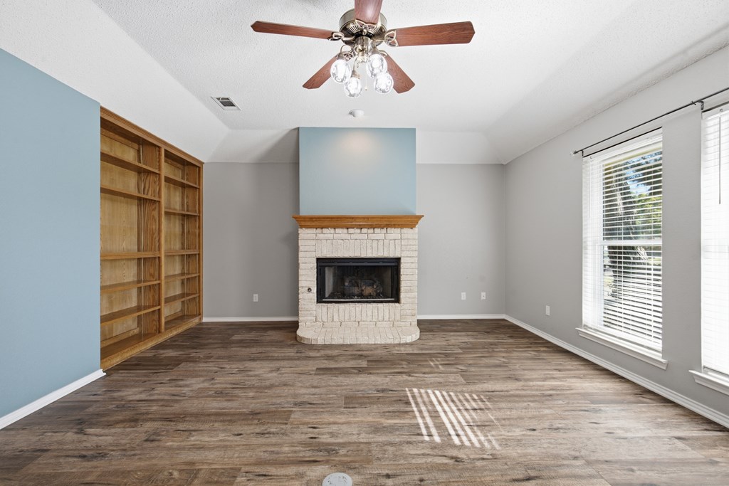 4820 Timber Lane Property Photo 4