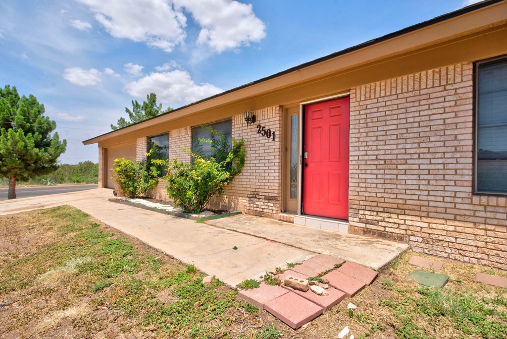 2501 Rebecca Dr Property Photo 5